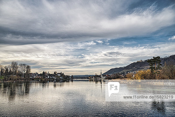 Schweiz  Kanton Thurgau  Stein am Rhein  Ansicht des Rheins und der Altstadt