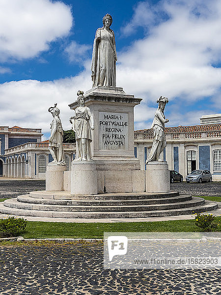Portugal  Queluz  Denkmal vor dem Palast von Queluz