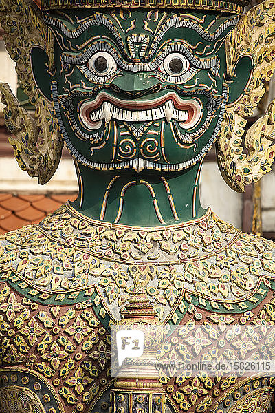 Dämonen-Wächter-Statue im Tempel des Smaragd-Buddhas