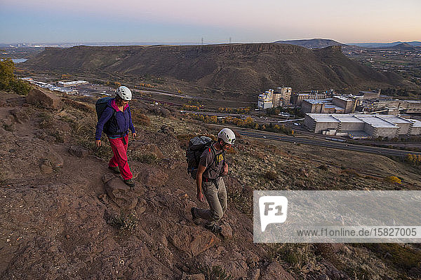 Wanderweg für Bergsteiger am nördlichen Tafelberg  Golden  Colorado
