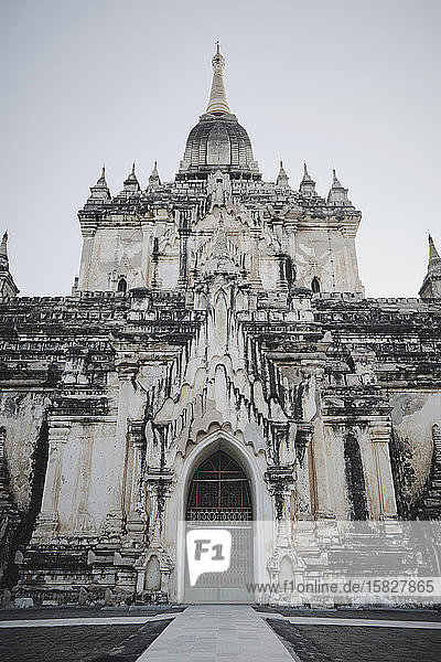 Außenansicht des Thatbyinnyu-Tempels in Bagan  Myanmar