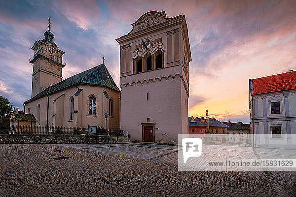 Gotische Kirche und Renaissance-Glockenturm in Spisska Sobota.
