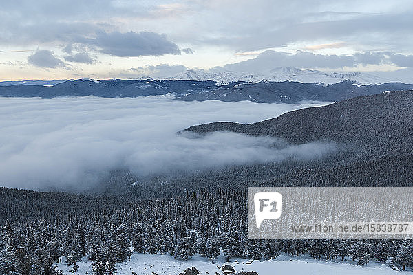 Mount Evans im Schnee von Squaw Mountain Colorado