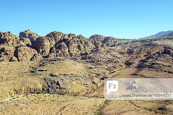 Felsige Wüstenlandschaft  Petra  UNESCO-Weltkulturerbe  Jordanien