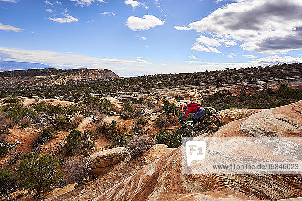 Ein Mountainbiker fährt auf dem Ribbon Trail in Grand Junction  Colorado.