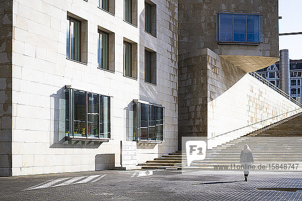 Architektonische Details aus dem Bilbao Guggenheim Museum Spanien