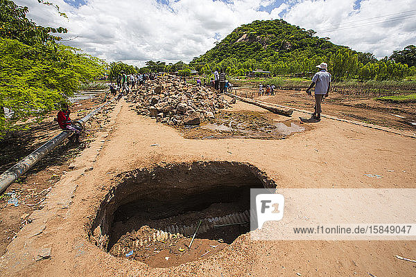 Mitte Januar 2015 brachte eine dreitägige Periode übermäßiger Regenfälle beispiellose Überschwemmungen in das kleine arme afrikanische Land Malawi. Es vertrieb fast eine Viertelmillion Menschen  verwüstete