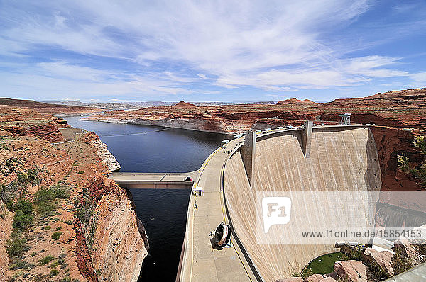 Der Staudamm am Lake Powell in Utah und Arizona