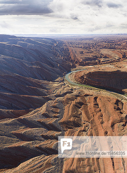 Der Raplee Anticline  einzigartige Geologie-Luftaufnahme im Süden Utahs