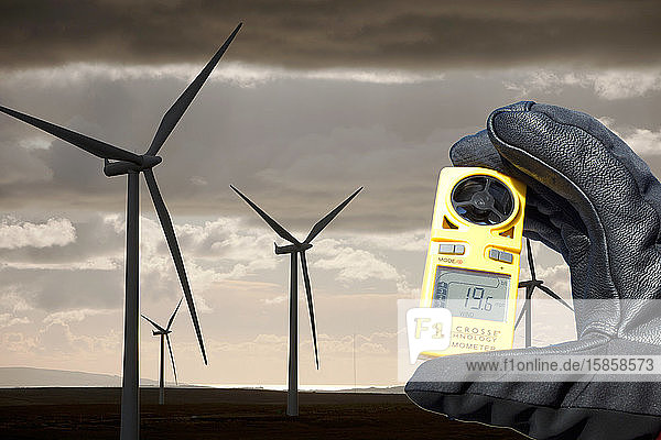 Der Windpark Whitlee im Eaglesham Moor südlich von Glasgow in Schottland  Großbritannien  ist Europas größter Onshore-Windpark mit 140 Turbinen und einer installierten Kapazität von 322 MW  genug Energie  um