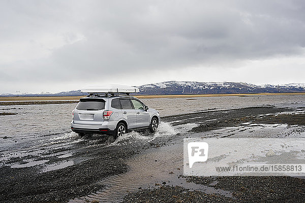 Autokreuzungsstrom in Island