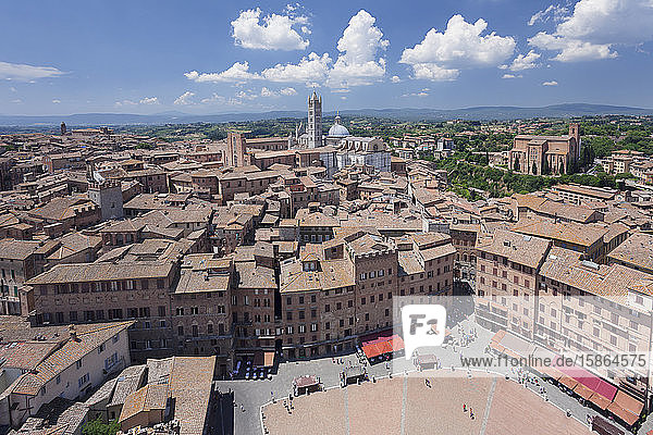 Altstadt mit dem Dom Santa Maria Assunta und der Piazza del Campo  Siena  UNESCO-Weltkulturerbe  Provinz Siena  Toskana  Italien  Europa