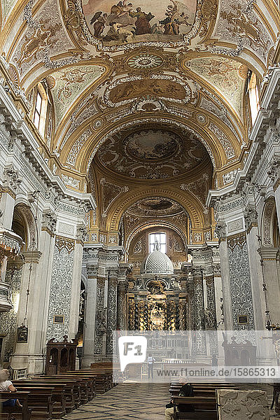 Innenraum und Hochaltar  Kirche Santa Maria Assunta  Venedig  UNESCO-Weltkulturerbe  Venetien  Italien  Europa