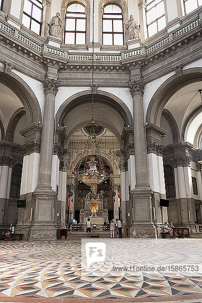 Innenraum  Kirche Santa Maria della Salute  Venedig  UNESCO-Weltkulturerbe  Venetien  Italien  Europa
