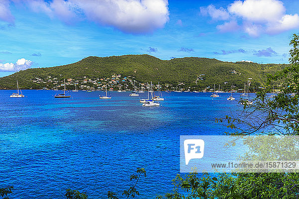 Ruhige Karibik  schönes Port Elizabeth  Admiralty Bay  Bequia  Die Grenadinen  St. Vincent und die Grenadinen  Inseln über dem Winde  Westindien  Karibik  Mittelamerika