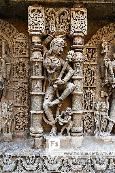 Beautiful wall carving at 11th century Rani ki Vav (Queen's Stepwell)  built for Udayamati of Chaulukya dynasty  UNESCO World Heritage Site  Patan  Gujarat  India  Asia