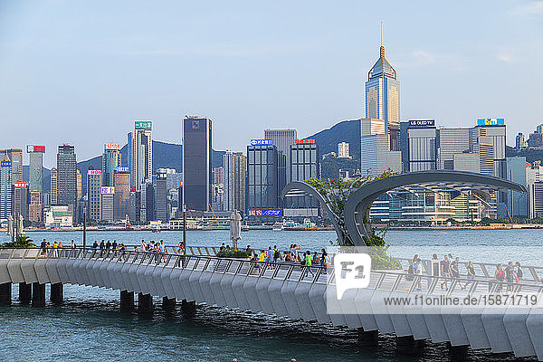 Tsim Sha Tsui promenade and Hong Kong Island skyline, Kowloon, Hong Kong, China, Asia