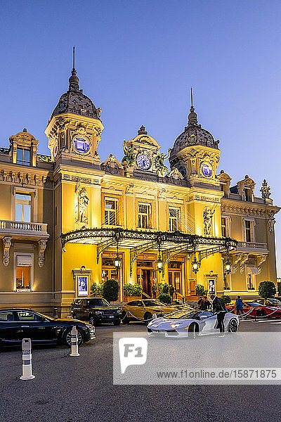 Casino Monte Carlo in der Abenddämmerung  Monte Carlo  Monaco  Mittelmeer  Europa