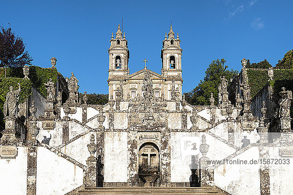 Santuario do Bom Jesus do Monte (Heiligtum des Guten Jesus vom Berg)  Kirche und Treppenhaus  UNESCO-Weltkulturerbe  Tenoes  Braga  Minho  Portugal  Europa