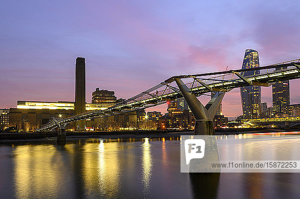 Millennium Bridge and the Tate Modern Gallery across the River Thames  London  England  United Kingdom  Europe