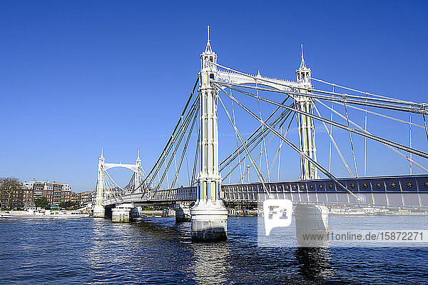 Albert Bridge und Themse  Chelsea  London  England  Vereinigtes Königreich  Europa