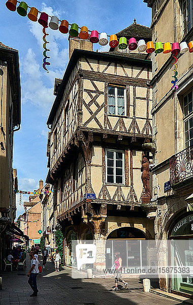 Europe  France  Chalon-sur-SaÃ´ne city  Bourgogne-Franche-ComtÃ© department  Street of St Vincent The magnificent half-timbered houses date from the 16th and 17th centuries. in the old town  Pedestrian street