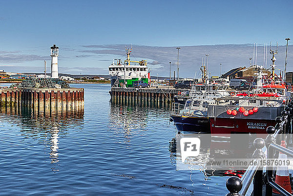Vereinigtes Königreich  Schottland  Orkney-Inseln ist eine Inselgruppe auf den nördlichen Inseln Schottlands  Atlantik  Hafen von Kirkwall