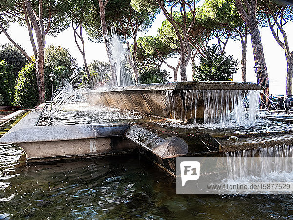 Italien  Latium  Tivoli  Brunnen auf dem Giuseppe-Garibaldi-Platz