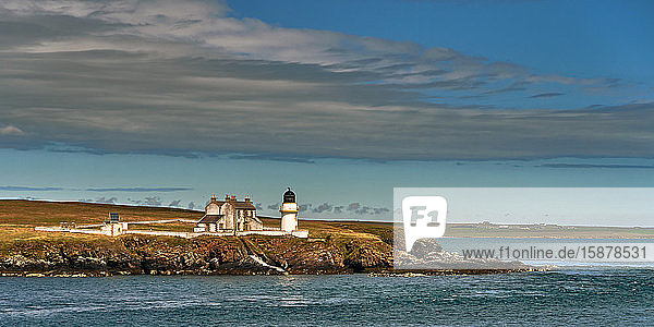 Vereinigtes Königreich  Schottland  Orkney-Inseln ist eine Inselgruppe in den nördlichen Inseln von Schottland  Atlantik  der  Leuchtturm von Mainland