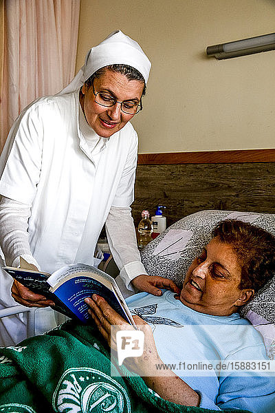 St.-Vincent-de-Paul-Krankenhaus  geführt von den katholischen Missionarinnen der Töchter der Nächstenliebe in Nazareth  Israel. Geriatrische Abteilung.