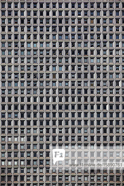 USA  New York  New York City  Fenster eines Bürohochhauses