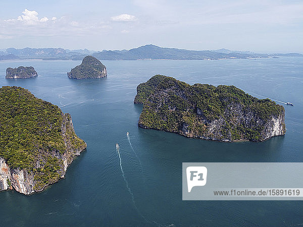 Felseninseln im Meer  Ko Yao Yai  Thailand