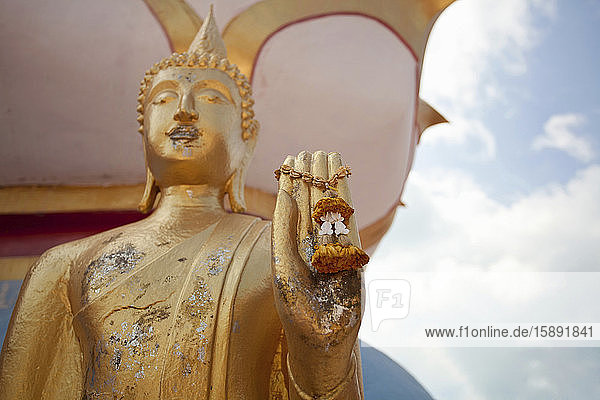 Buddha-Statue mit Charme  Krabi  Thailand