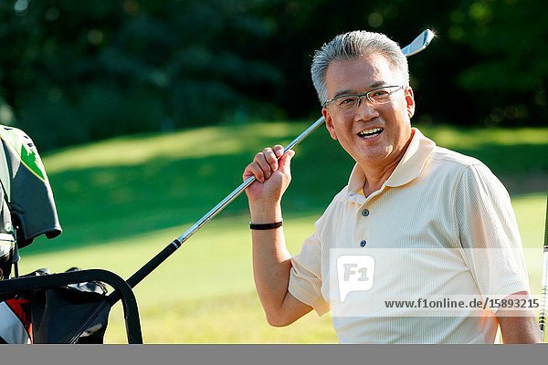 The happiness of the elderly with a golf club