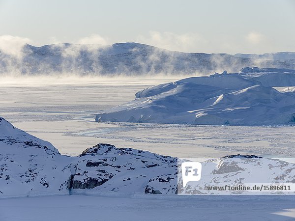 Winter am Ilulissat-Eisfjord in der Diskobucht in Westgrönland. Der Eisfjord ist Teil des UNESCO-Welterbes. Amerika  Nordamerika  Grönland  Dänemark.