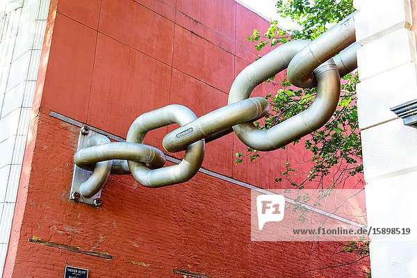 Giant Chain Columbia South Carolina home of the Statehouse Capital building with a rich history.