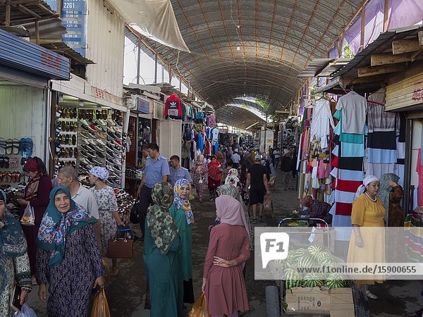 Jayma Bazaar one of the greatest traditional markets in central asia. City Osh in the Fergana Valley close to the border to Uzbekistan. Asia central Asia Kyrgyzstan.