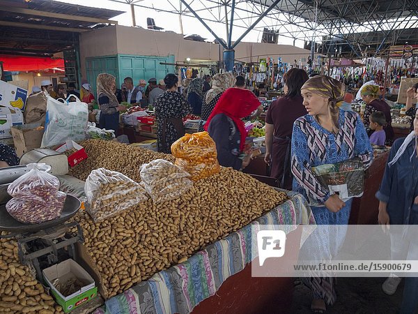 The traditional Bazaar. City Uzgen (Oesgoen Usgen) close to the border to Uzbekistan. Asia central Asia Kyrgyzstan