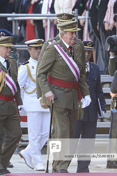 King Juan Carlos of Spain and Prince Felipe of Spain attend the Celebration of the Royal and Military Order of San Hermenegildo to mark the bicentenary of the establishment of the Order at Real Monasterio de San Lorenzo de El Escorial on June 3 2014 in El Escorial MadridKing Felipe VI has decided to renounce the inheritance of King Juan Carlos of Spain ‘that could personally correspond to him ’ announced this Sunday the Casa del Rey in a statement in which he also advances that King Juan Carlos of Spain stops receiving the assignment he has fixed in the Budgets of the House of SM the king.