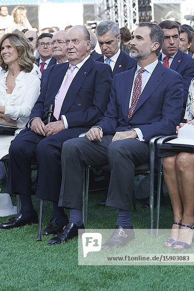 King Felipe VI of Spain King Juan Carlos of Spain attended the Presentation of the COTEC Report at Vicente Calderon Stadium on June 12 2017 in MadridKing Felipe VI has decided to renounce the inheritance of King Juan Carlos of Spain ‘that could personally correspond to him ’ announced this Sunday the Casa del Rey in a statement in which he also advances that King Juan Carlos of Spain stops receiving the assignment he has fixed in the Budgets of the House of SM the king.