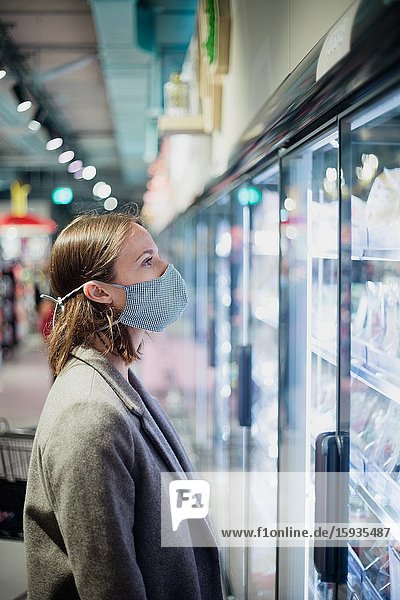 Woman with mask in supermarket.