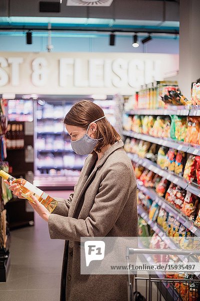 Woman with mask in supermarket.