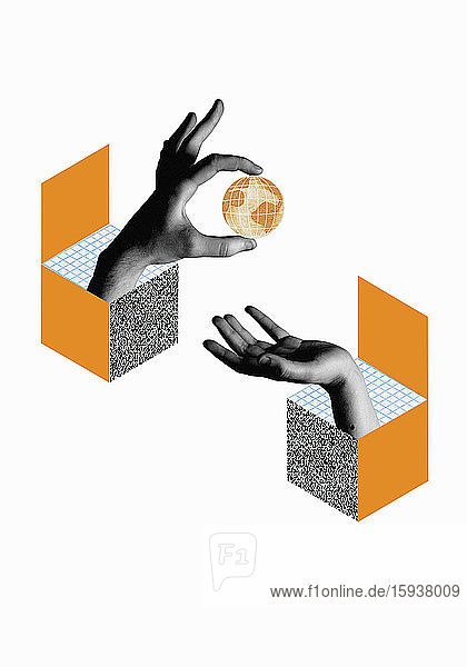 Hände aus Boxen tauschen den Globus