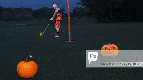Der Teufel spielt Golf mit Jack-o-Lanterns