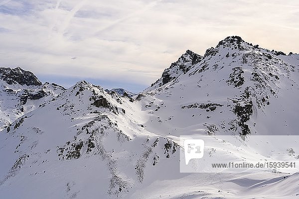 Klammspitzen und Tarntaler Köpfe  Schneebedeckte Berge  Wattentaler Lizum  Tuxer Alpen  Tirol  Österreich  Europa