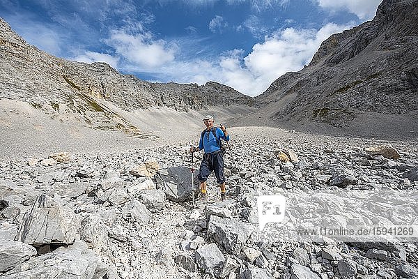 Hikers descending through the Schlauchkar from the Birkkarspitze  Vomper chain  Karwendel  Tyrol  Austria  Europe