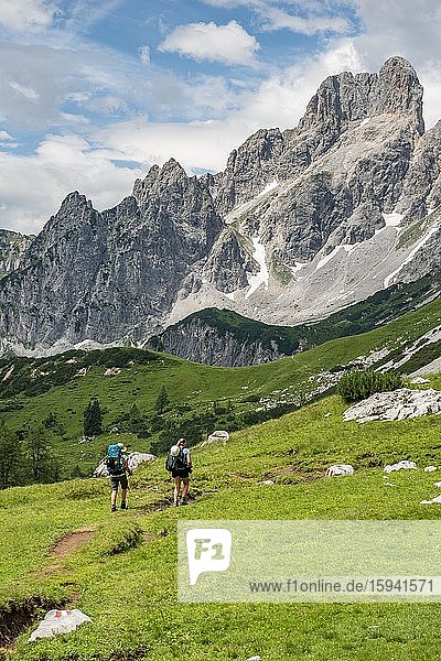 Two hikers on a marked hiking trail from the Adamekhütte to the Hofpürglhütte  mountain ridge with mountain peak Große Bischofsmütze  Salzkammergut  Upper Austria  Austria  Europe