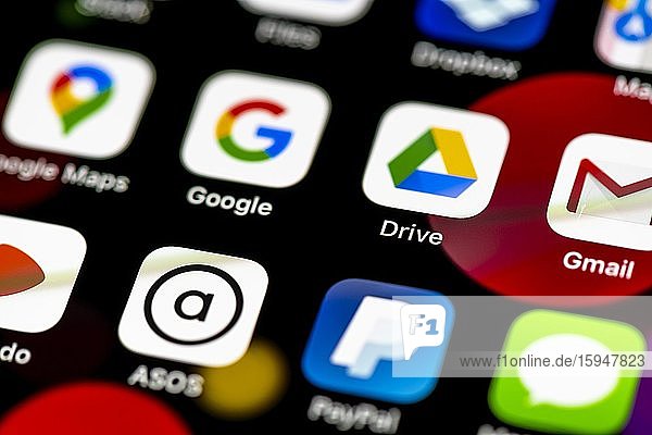 Apps von Google Google Maps Drive App Icons auf einem Handy Display iPhone Smartphone Nahaufnahme