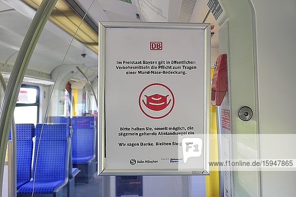 Hinweisschild in der S-Bahn zum Tragen von Mund- und Nasenschutz München Bayern Deutschland Europa