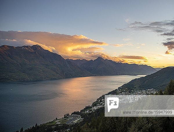 View of Lake Wakatipu  evening mood  Ben Lomond Scenic Reserve  Otago  South Island  New Zealand  Oceania
